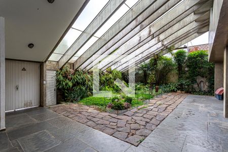 Casa à venda com 424m², 5 quartos e 4 vagas Casa à venda com 424m², 5 quartos e 4 vagasFrente do Imóvel