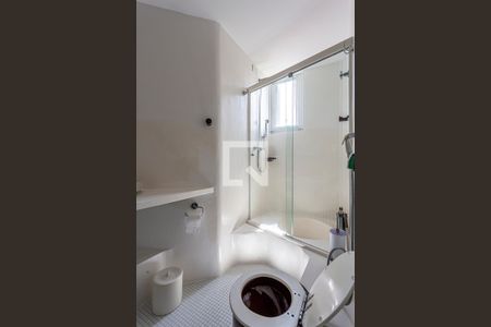 Casa à venda com 424m², 5 quartos e 4 vagas Casa à venda com 424m², 5 quartos e 4 vagasBanheiro da Suite 1