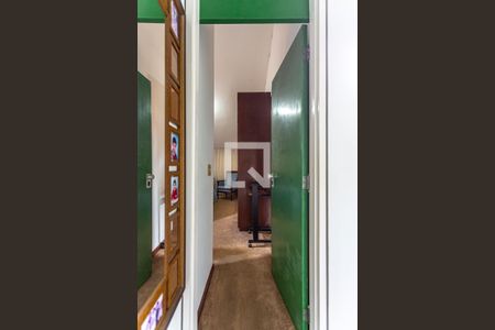 Casa à venda com 424m², 5 quartos e 4 vagas Casa à venda com 424m², 5 quartos e 4 vagasCorredor Dormitórios