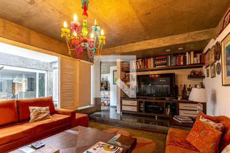 Casa à venda com 424m², 5 quartos e 4 vagas Casa à venda com 424m², 5 quartos e 4 vagasSala de TV