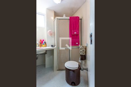 Casa à venda com 424m², 5 quartos e 4 vagas Casa à venda com 424m², 5 quartos e 4 vagasBanheiro de Serviço 2