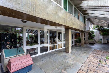 Casa à venda com 424m², 5 quartos e 4 vagas Casa à venda com 424m², 5 quartos e 4 vagasFrente do Imóvel