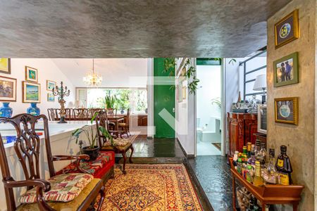 Casa à venda com 424m², 5 quartos e 4 vagas Casa à venda com 424m², 5 quartos e 4 vagasBar