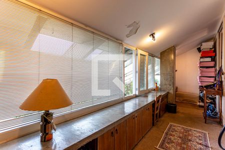 Casa à venda com 424m², 5 quartos e 4 vagas Casa à venda com 424m², 5 quartos e 4 vagasVaranda dos Quarto 1/2/3