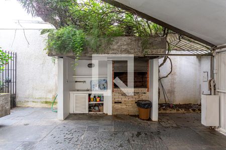 Casa à venda com 424m², 5 quartos e 4 vagas Casa à venda com 424m², 5 quartos e 4 vagasFrente do Imóvel - Espaço do Churrasco