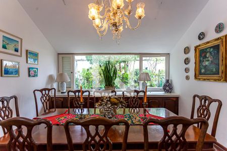 Casa à venda com 424m², 5 quartos e 4 vagas Casa à venda com 424m², 5 quartos e 4 vagasSala de Jantar