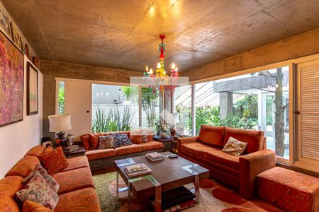 Casa à venda com 424m², 5 quartos e 4 vagas Casa à venda com 424m², 5 quartos e 4 vagasSala de TV