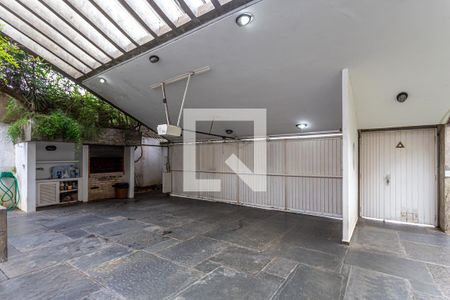 Casa à venda com 424m², 5 quartos e 4 vagas Casa à venda com 424m², 5 quartos e 4 vagasFrente do Imóvel - Garagem