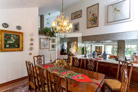 Casa à venda com 424m², 5 quartos e 4 vagas Casa à venda com 424m², 5 quartos e 4 vagasSala de Jantar