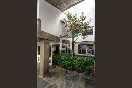 Casa à venda com 424m², 5 quartos e 4 vagas Casa à venda com 424m², 5 quartos e 4 vagasFrente do Imóvel - Jardim de Inverno