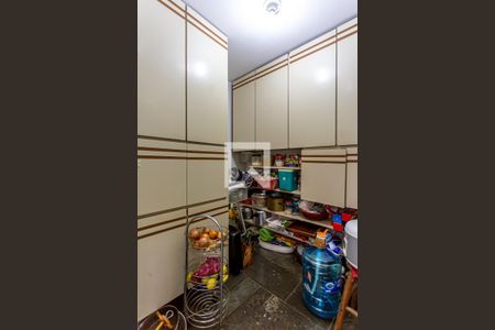 Casa à venda com 424m², 5 quartos e 4 vagas Casa à venda com 424m², 5 quartos e 4 vagasDespensa 1