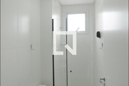 Banheiro de kitnet/studio para alugar com 1 quarto, 28m² em Vila Mazzei, São Paulo