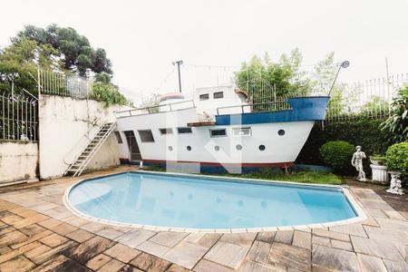 Casa à venda com 427m², 3 quartos e 4 vagas Casa à venda com 427m², 3 quartos e 4 vagasQuintal