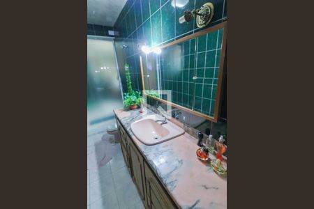 Casa à venda com 225m², 3 quartos e 2 vagasBanheiro