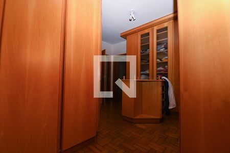 Casa à venda com 278m², 5 quartos e 4 vagasarmário-closet