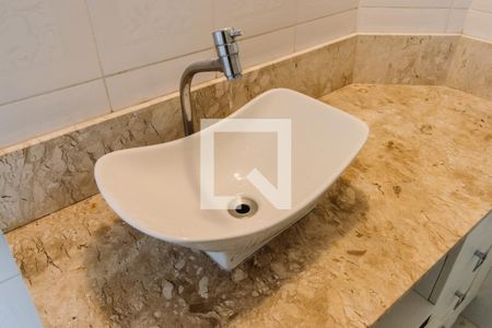 Banheiro da Suíte 1 Pia de apartamento para alugar com 2 quartos, 50m² em Santa Cecília, São Paulo