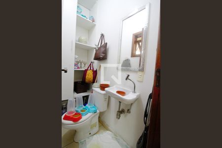 Casa à venda com 180m², 3 quartos e 2 vagas Casa à venda com 180m², 3 quartos e 2 vagasBanheiro de serviço