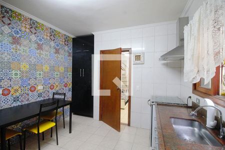 Casa à venda com 180m², 3 quartos e 2 vagas Casa à venda com 180m², 3 quartos e 2 vagasCozinha