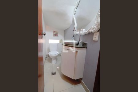 Casa à venda com 180m², 3 quartos e 2 vagas Casa à venda com 180m², 3 quartos e 2 vagasLavabo