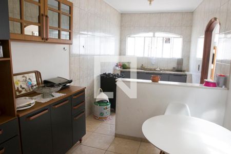 Casa à venda com 140m², 5 quartos e 2 vagas Casa à venda com 140m², 5 quartos e 2 vagasCozinha