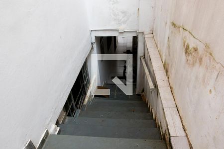 Casa à venda com 140m², 5 quartos e 2 vagas Casa à venda com 140m², 5 quartos e 2 vagasEscada