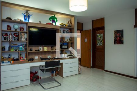 Casa à venda com 648m², 3 quartos e 8 vagas Casa à venda com 648m², 3 quartos e 8 vagasSuíte 3