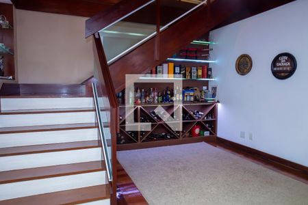 Casa à venda com 648m², 3 quartos e 8 vagas Casa à venda com 648m², 3 quartos e 8 vagasAdega