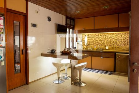 Casa à venda com 648m², 3 quartos e 8 vagas Casa à venda com 648m², 3 quartos e 8 vagasCozinha