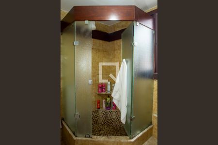 Casa à venda com 648m², 3 quartos e 8 vagas Casa à venda com 648m², 3 quartos e 8 vagasBanheiro da Suíte 3