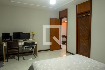 Casa à venda com 648m², 3 quartos e 8 vagas Casa à venda com 648m², 3 quartos e 8 vagasSuíte 1