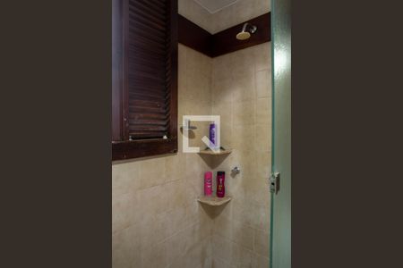 Casa à venda com 648m², 3 quartos e 8 vagas Casa à venda com 648m², 3 quartos e 8 vagasBanheiro da Suíte 1