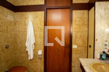 Casa à venda com 648m², 3 quartos e 8 vagas Casa à venda com 648m², 3 quartos e 8 vagasBanheiro da Suíte 3