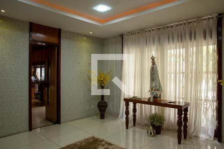 Casa à venda com 648m², 3 quartos e 8 vagas Casa à venda com 648m², 3 quartos e 8 vagasSala 2