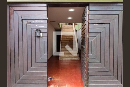 Casa à venda com 648m², 3 quartos e 8 vagas Casa à venda com 648m², 3 quartos e 8 vagasFachada