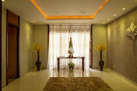 Casa à venda com 648m², 3 quartos e 8 vagas Casa à venda com 648m², 3 quartos e 8 vagasSala 2