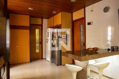 Casa à venda com 648m², 3 quartos e 8 vagas Casa à venda com 648m², 3 quartos e 8 vagasCozinha