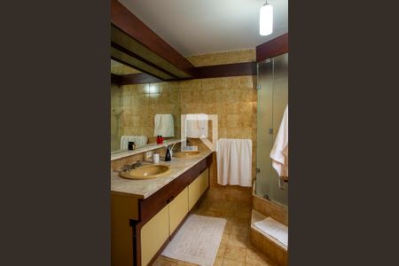 Casa à venda com 648m², 3 quartos e 8 vagas Casa à venda com 648m², 3 quartos e 8 vagasBanheiro da Suíte 3