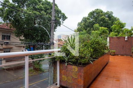 Casa à venda com 648m², 3 quartos e 8 vagas Casa à venda com 648m², 3 quartos e 8 vagasVaranda da Sala