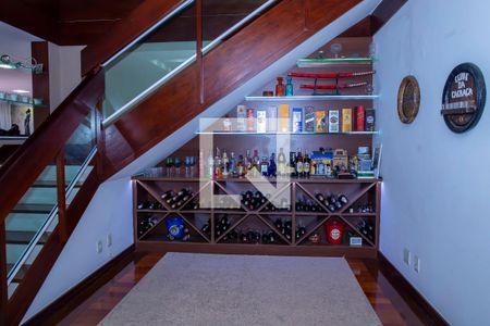 Casa à venda com 648m², 3 quartos e 8 vagas Casa à venda com 648m², 3 quartos e 8 vagasAdega