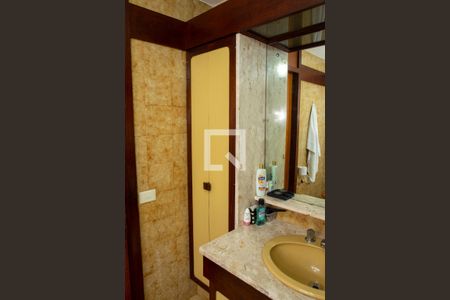 Casa à venda com 648m², 3 quartos e 8 vagas Casa à venda com 648m², 3 quartos e 8 vagasBanheiro da Suíte 3