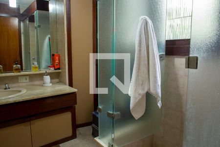 Casa à venda com 648m², 3 quartos e 8 vagas Casa à venda com 648m², 3 quartos e 8 vagasBanheiro da Suíte 1