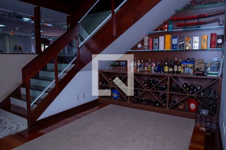 Casa à venda com 648m², 3 quartos e 8 vagas Casa à venda com 648m², 3 quartos e 8 vagasAdega