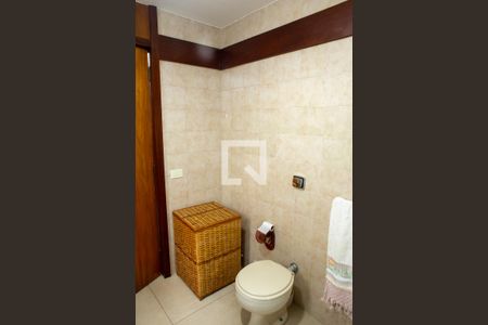 Casa à venda com 648m², 3 quartos e 8 vagas Casa à venda com 648m², 3 quartos e 8 vagasBanheiro da Suíte 1