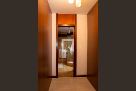 Casa à venda com 648m², 3 quartos e 8 vagas Casa à venda com 648m², 3 quartos e 8 vagasCloset da suíte 3