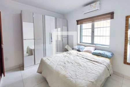 Casa à venda com 300m², 3 quartos e 3 vagas Casa à venda com 300m², 3 quartos e 3 vagasQuarto Suíte