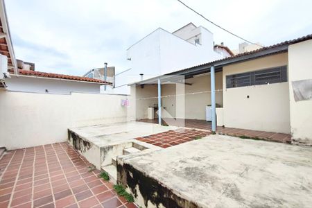 Casa à venda com 300m², 3 quartos e 3 vagas Casa à venda com 300m², 3 quartos e 3 vagasQuintal fundos