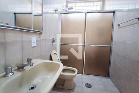 Casa à venda com 300m², 3 quartos e 3 vagas Casa à venda com 300m², 3 quartos e 3 vagasBanheiro social