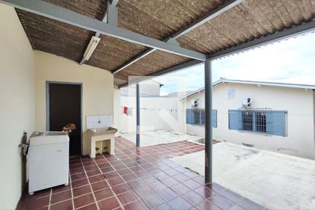 Casa à venda com 300m², 3 quartos e 3 vagas Casa à venda com 300m², 3 quartos e 3 vagasÁrea de Serviço