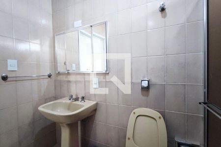 Casa à venda com 300m², 3 quartos e 3 vagas Casa à venda com 300m², 3 quartos e 3 vagasBanheiro Social