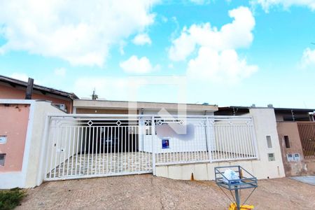 Casa à venda com 300m², 3 quartos e 3 vagas Casa à venda com 300m², 3 quartos e 3 vagasFachada da casa